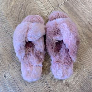 Loft Tie Dye Criss Cross Faux Fur Slipper; Sutton Pink; NWT